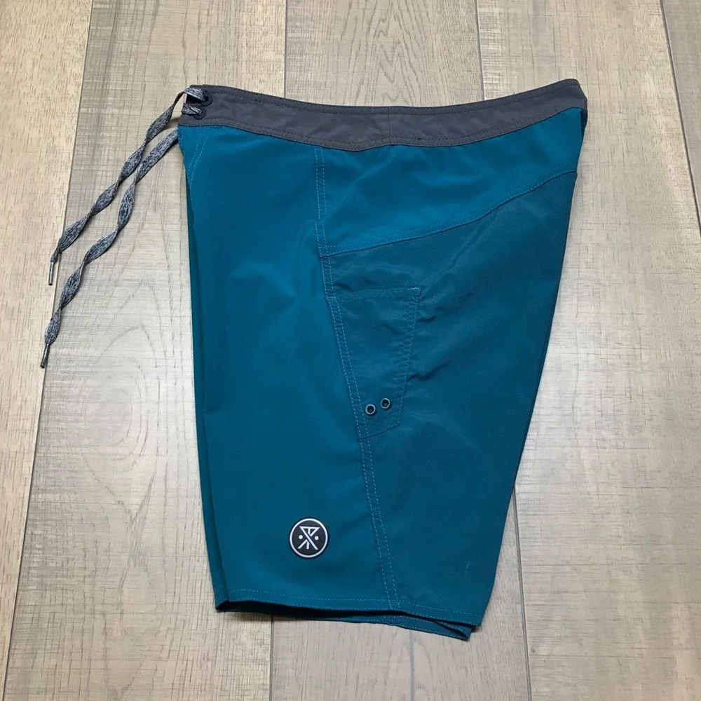 Roark Board Shorts Mens Size 28 Green Savage Series Swim Trunks Surf Performance